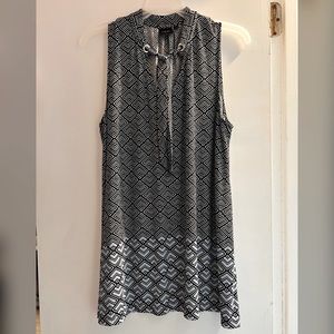 Sleeveless Rafaella tunic top size large